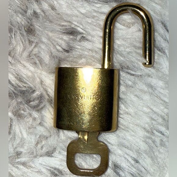 Louis Vuitton Lock & Key #305 - Picture 5 of 5